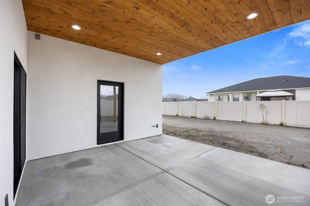 501 S Sand Dune Road, Moses Lake, WA 98837