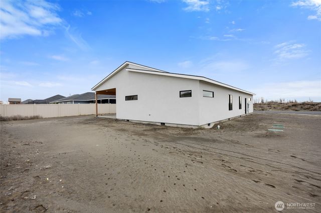 501 S Sand Dune Road, Moses Lake, WA 98837