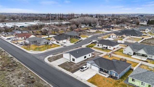 501 S Sand Dune Road, Moses Lake, WA 98837