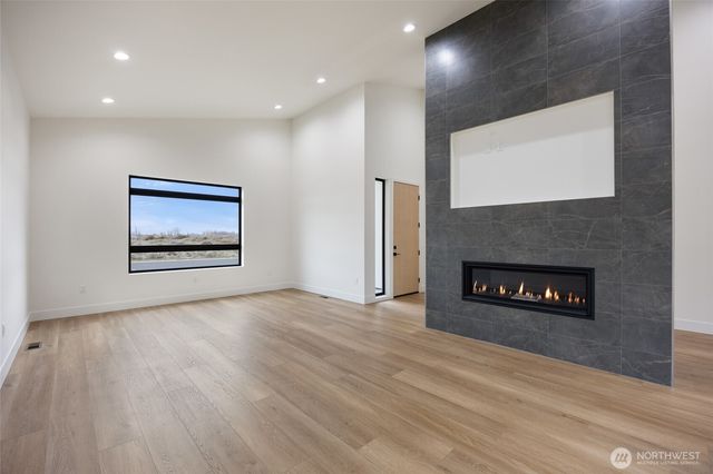 501 S Sand Dune Road, Moses Lake, WA 98837