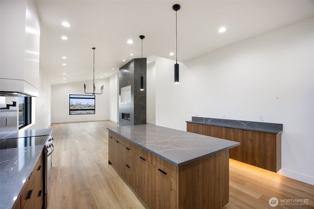 501 S Sand Dune Road, Moses Lake, WA 98837