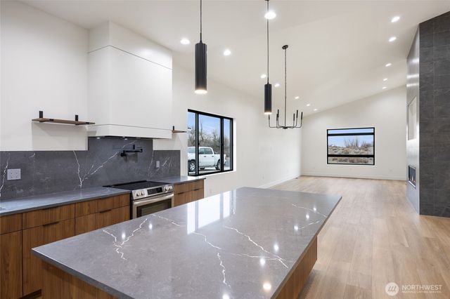 501 S Sand Dune Road, Moses Lake, WA 98837