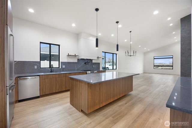 501 S Sand Dune Road, Moses Lake, WA 98837