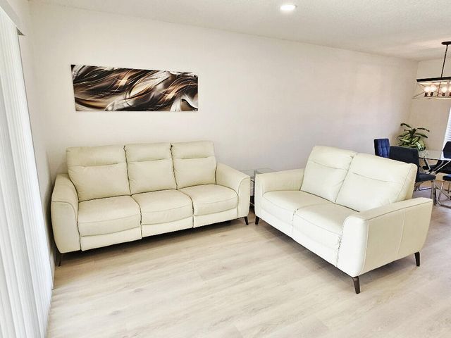 835 Salem Lane, Greenacres, FL 33467