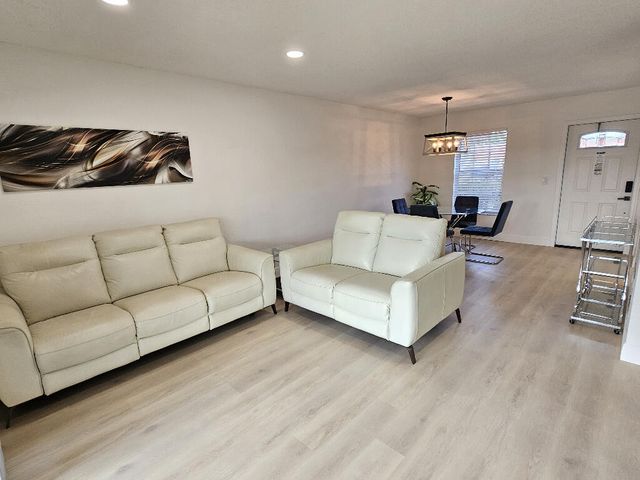 835 Salem Lane, Greenacres, FL 33467