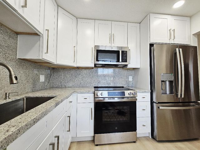 835 Salem Lane, Greenacres, FL 33467