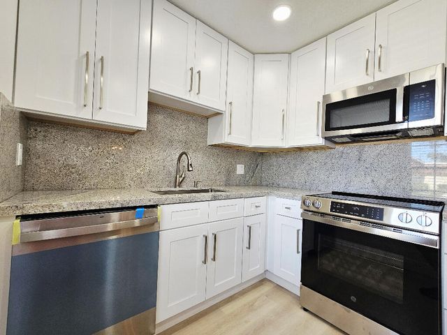 835 Salem Lane, Greenacres, FL 33467