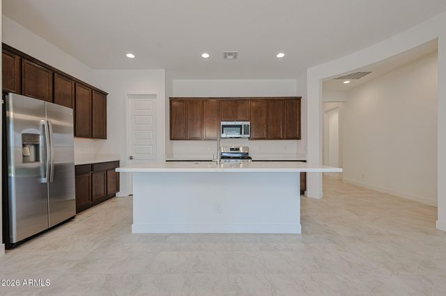 7675 W BRONCO Trail, Peoria, AZ 85383