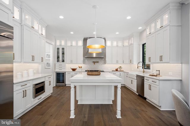 8642 MCHENRY ST, Vienna, VA 22180