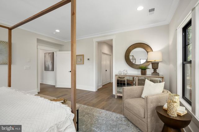 8642 MCHENRY ST, Vienna, VA 22180