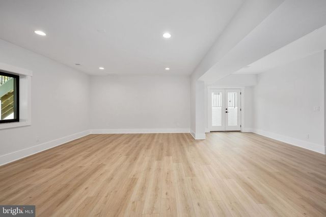 8642 MCHENRY ST, Vienna, VA 22180