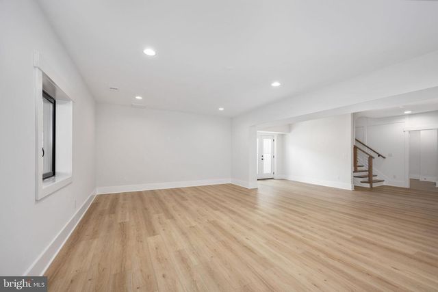 8642 MCHENRY ST, Vienna, VA 22180