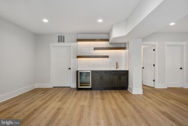 8642 MCHENRY ST, Vienna, VA 22180