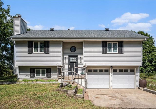 8206 E 235th Street, Peculiar, MO 64078