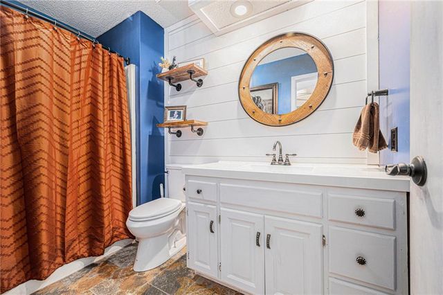 8206 E 235th Street, Peculiar, MO 64078