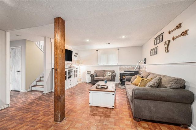 8206 E 235th Street, Peculiar, MO 64078