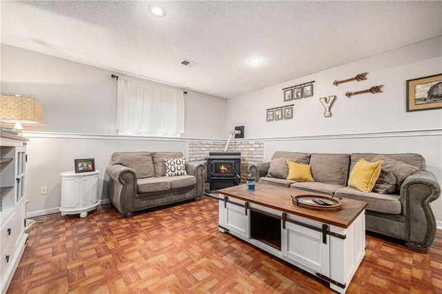 8206 E 235th Street, Peculiar, MO 64078