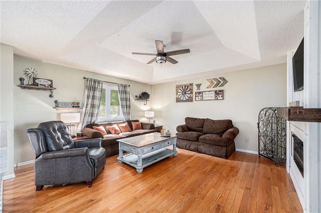 8206 E 235th Street, Peculiar, MO 64078