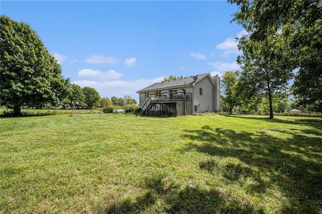 8206 E 235th Street, Peculiar, MO 64078