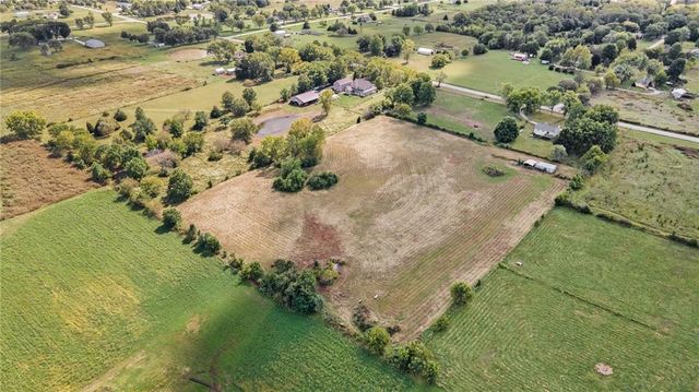 8206 E 235th Street, Peculiar, MO 64078