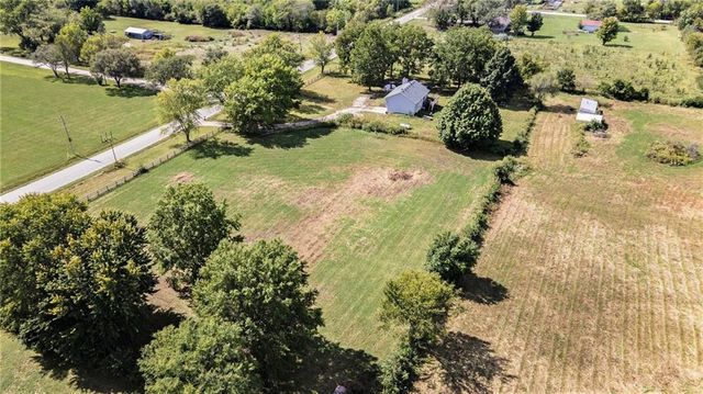 8206 E 235th Street, Peculiar, MO 64078