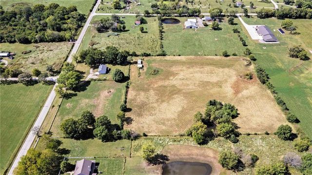 8206 E 235th Street, Peculiar, MO 64078