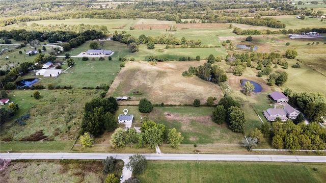 8206 E 235th Street, Peculiar, MO 64078