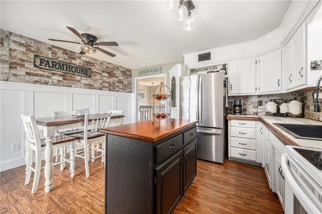 8206 E 235th Street, Peculiar, MO 64078