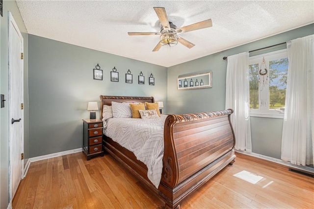 8206 E 235th Street, Peculiar, MO 64078