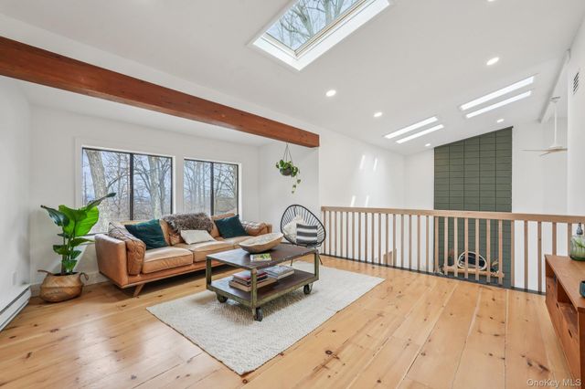 4 Mountain Brook Road, Cornwall, NY 12518