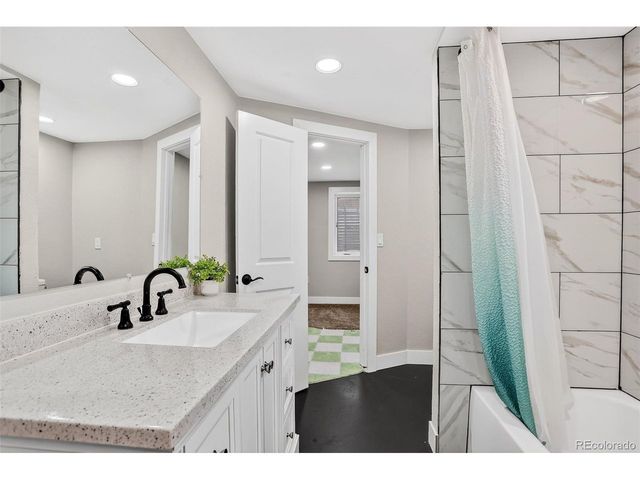 3222 Blackhawk Circle, Aurora, CO 80011