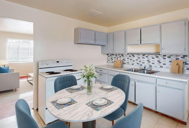 1033 Louisiana Boulevard SE, Albuquerque, NM 87108