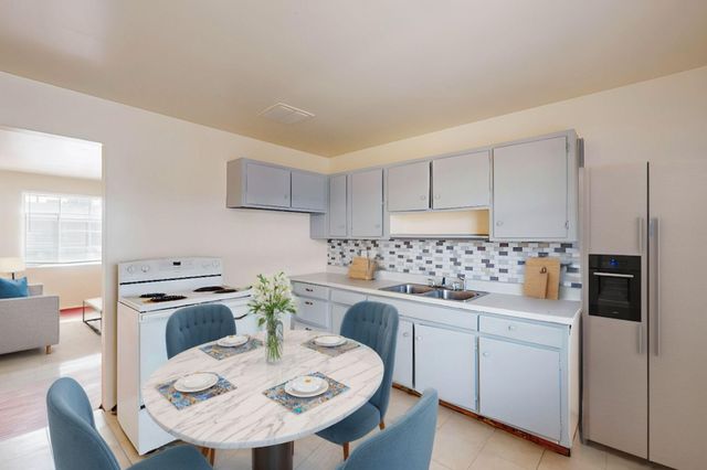 1033 Louisiana Boulevard SE, Albuquerque, NM 87108