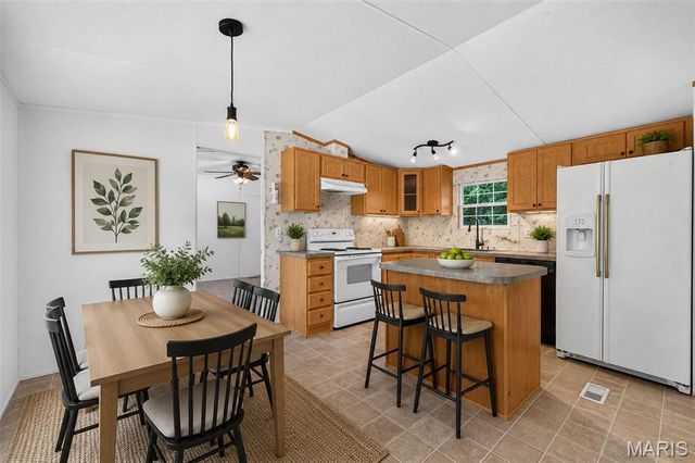1203 Highway J, Troy, MO 63379