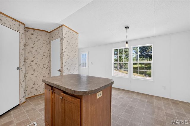 1203 Highway J, Troy, MO 63379