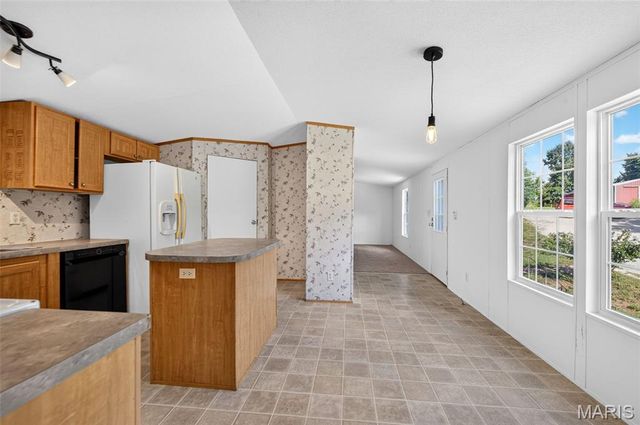 1203 Highway J, Troy, MO 63379