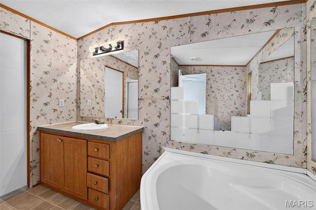 1203 Highway J, Troy, MO 63379