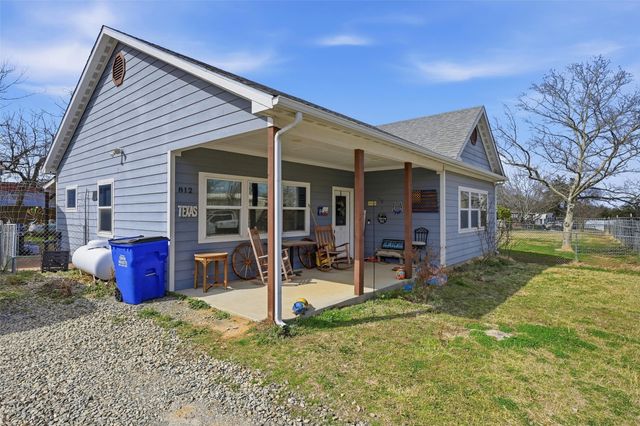 812 Quail Creek Circle, Pottsboro, TX 75076