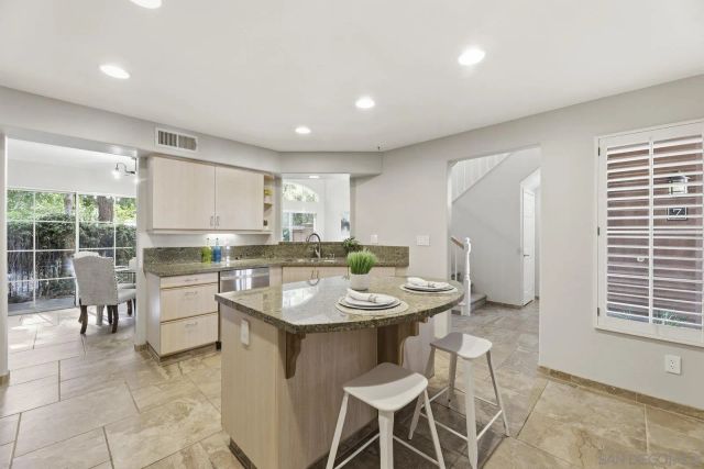 11908 Tivoli Park Row 7, San Diego, CA 92128