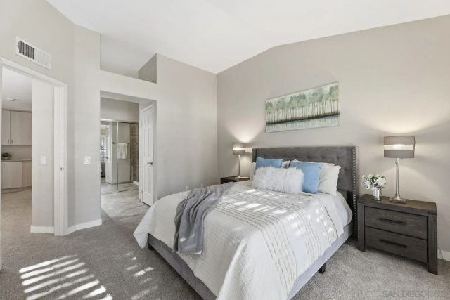 11908 Tivoli Park Row 7, San Diego, CA 92128