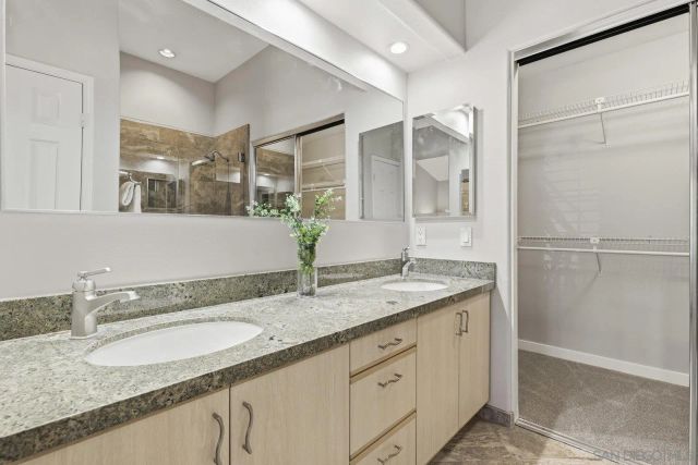 11908 Tivoli Park Row 7, San Diego, CA 92128