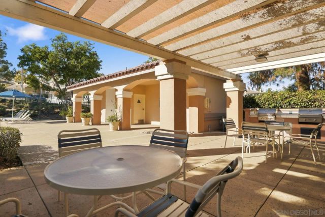 11908 Tivoli Park Row 7, San Diego, CA 92128