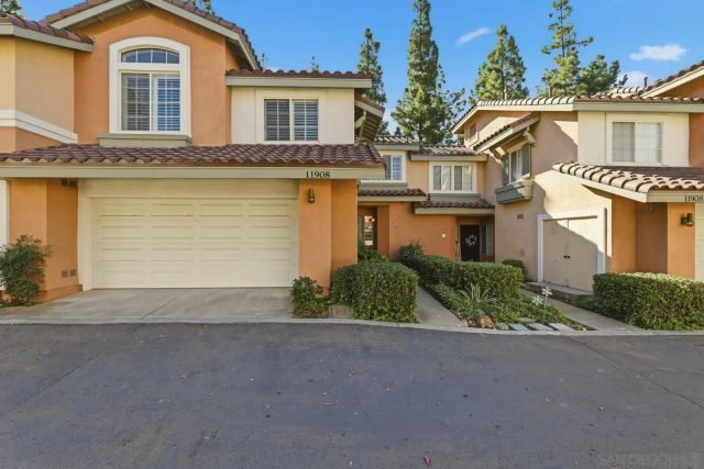 11908 Tivoli Park Row 7, San Diego, CA 92128