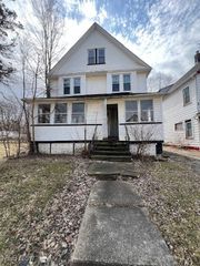9618 Raymond Avenue, Cleveland, OH 44104