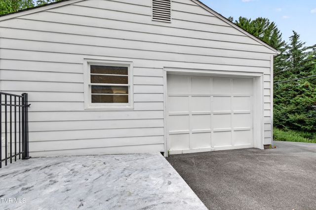 299 Old Eleven Drive, Abingdon, VA 24210