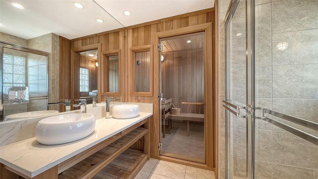 560 CHIPPING LANE, Longboat Key, FL 34228