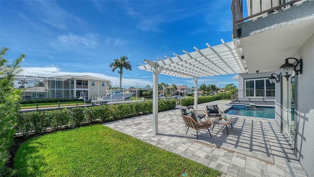 560 CHIPPING LANE, Longboat Key, FL 34228