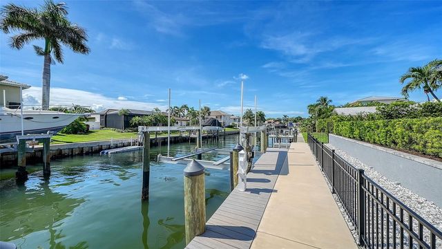 560 CHIPPING LANE, Longboat Key, FL 34228