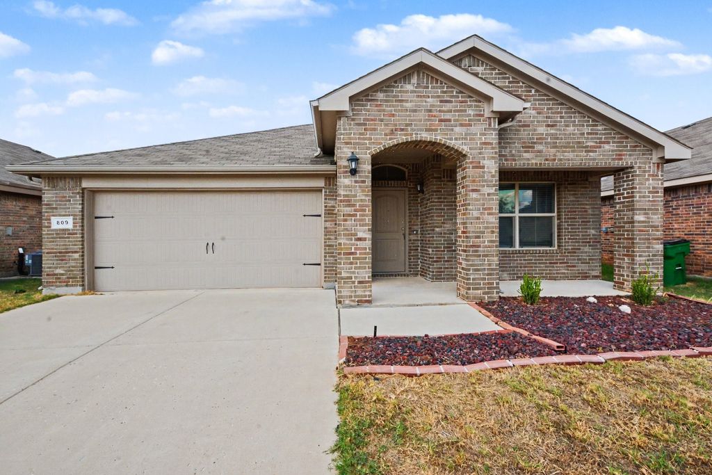809 Rutherford Drive, Crowley, TX 76036 — exterior