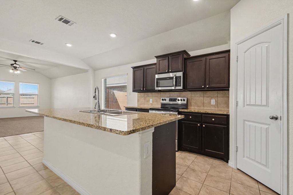 809 Rutherford Drive, Crowley, TX 76036 — photo 4